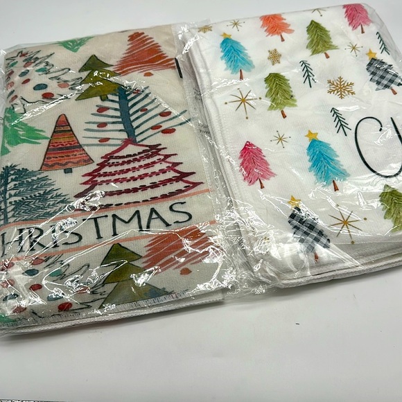 Seven Christmas Assortment of Hand Towels or Kitchen Towels - Picture 4 of 6